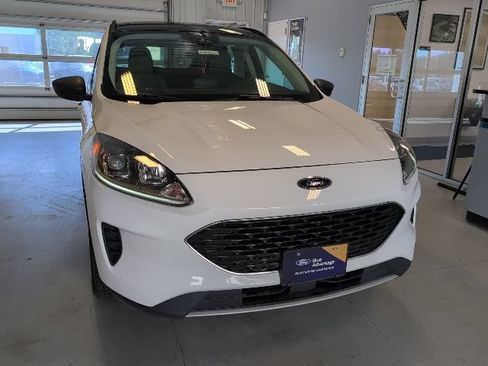 Used 2022 Ford Escape SE w/ Convenience Package AWD/4WD image 39