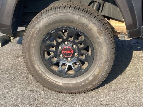 Used 2022 Toyota Tacoma TRD Sport w/ Technology Package RWD image 9