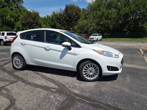 Used 2014 Ford Fiesta Titanium FWD image 3