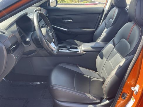 Used 2025 Nissan Sentra SR w/ SR Premium Package FWD image 11
