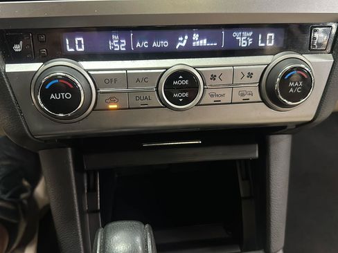 Used 2017 Subaru Legacy 2.5i Limited AWD/4WD image 21