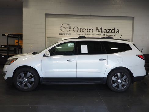 Used 2017 Chevrolet Traverse LT image 22