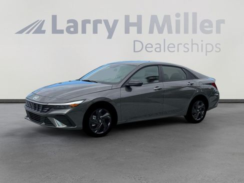 New 2026 Hyundai Elantra SEL Sport FWD image 2