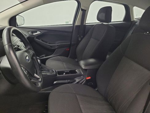 Used 2018 Ford Focus SE w/ Cold Weather Package FWD image 17