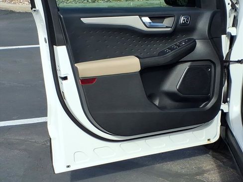 Used 2020 Ford Escape SEL image 17