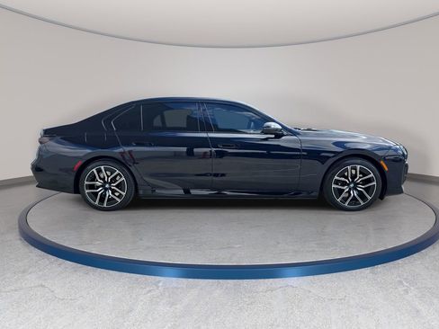 Used 2025 BMW i7 eDrive50 w/ M Sport Package image 5