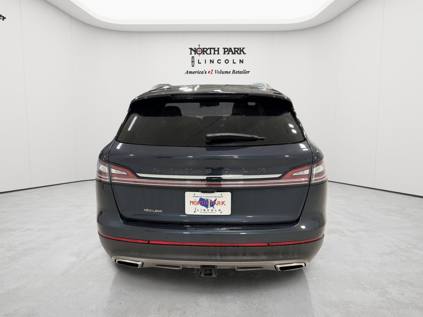 Used 2023 Lincoln Nautilus Black Label w/ Class II Trailer Tow Package AWD/4WD image 4