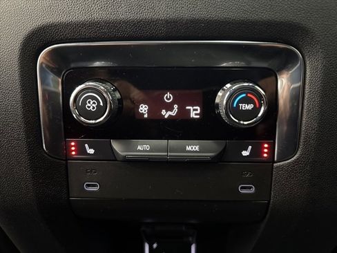 Used 2025 Chevrolet Suburban Z71 w/ Comfort Package image 27