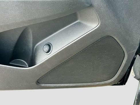 Used 2024 Chevrolet Equinox LT FWD image 19