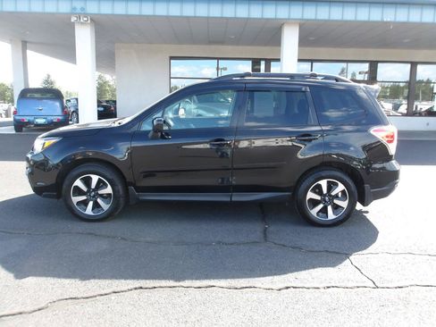 Used 2017 Subaru Forester 2.5i Premium AWD/4WD image 2