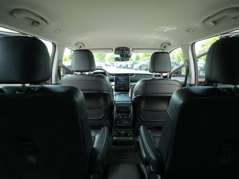 Used 2022 Jeep Grand Cherokee L Limited AWD/4WD image 24