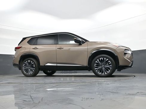 Used 2024 Nissan Rogue Platinum image 31