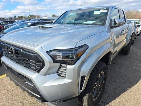 Used 2024 Toyota Tacoma TRD Sport w/ TRD Sport Upgrade Package AWD/4WD image 3