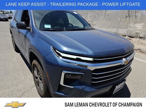 Used 2024 Chevrolet Traverse LT w/ Trailering Package FWD image 1