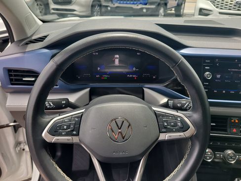 Used 2024 Volkswagen Taos SE w/ Panoramic Sunroof Package FWD image 27