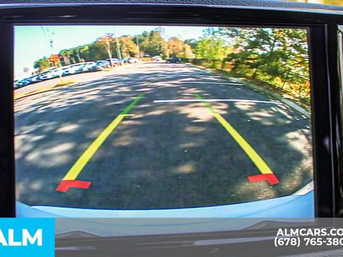 Used 2024 Chrysler Pacifica Select image 35