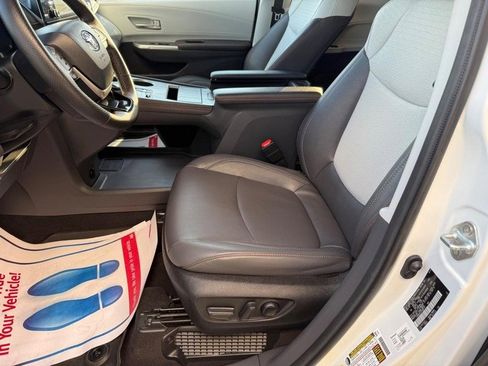 Used 2023 Toyota Sienna XSE image 26