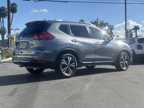 Used 2017 Nissan Rogue SL image 6