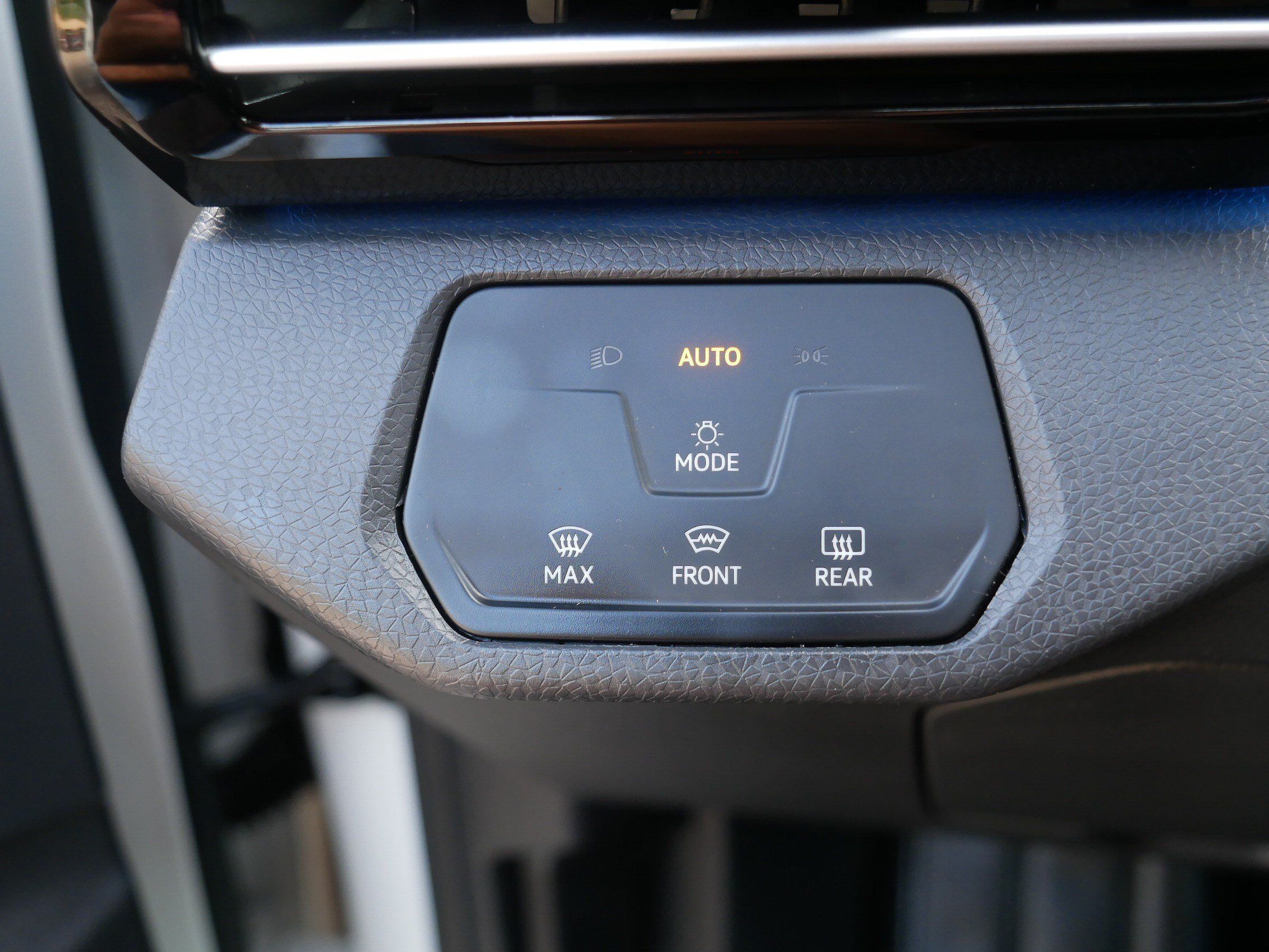 Used 2023 Volkswagen ID.4 Pro AWD/4WD image 26