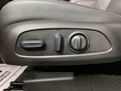 Used 2023 GMC Acadia SLT w/ Trailering Package image 12