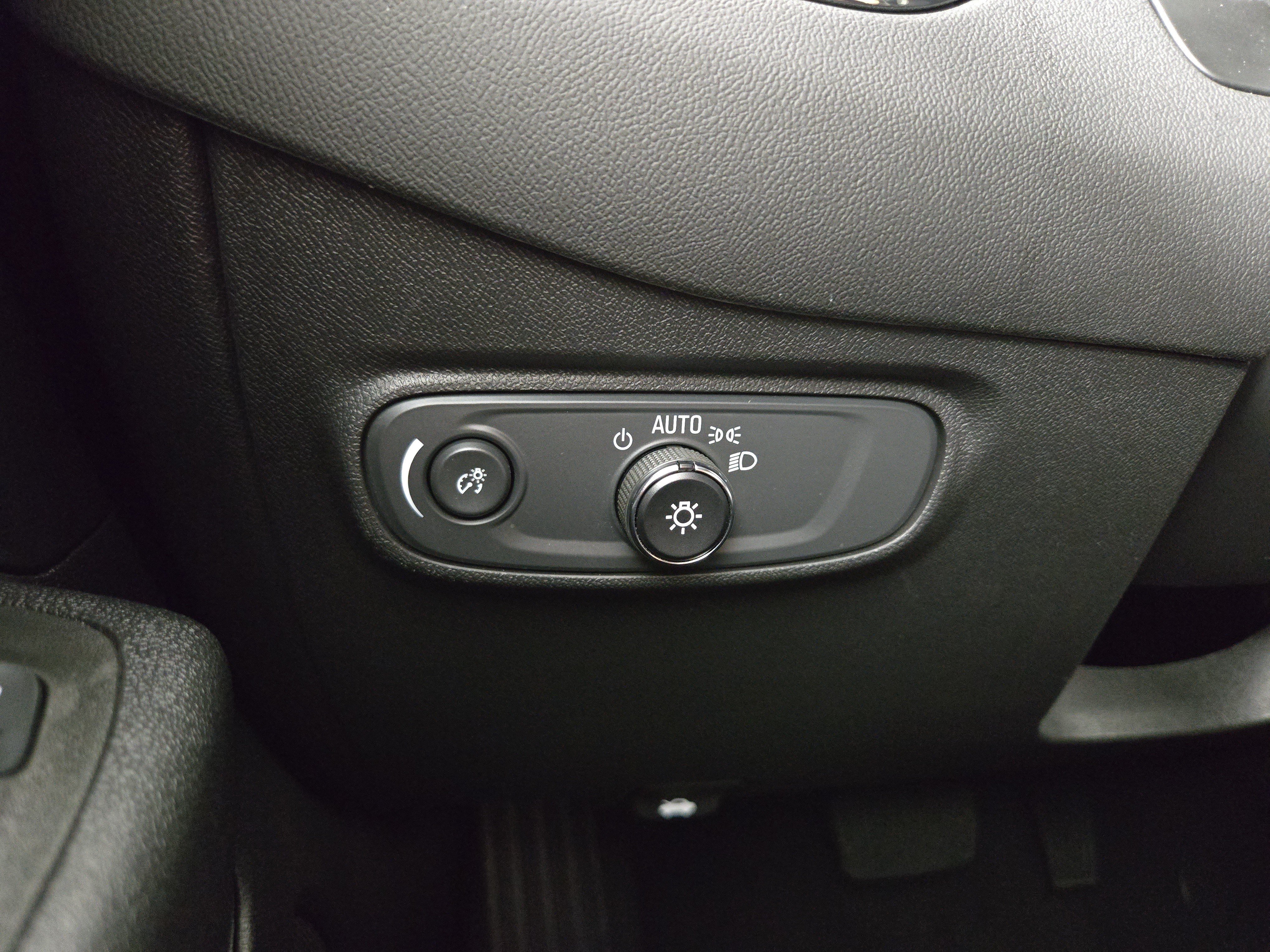Certified 2024 Chevrolet Equinox RS FWD image 28