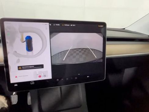 Used 2023 Tesla Model Y Long Range AWD/4WD image 30