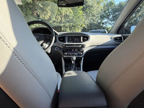 Used 2017 Hyundai Ioniq Limited FWD image 38