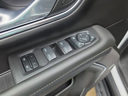 Used 2024 GMC Yukon SLT w/ SLT Luxury Package AWD/4WD image 24