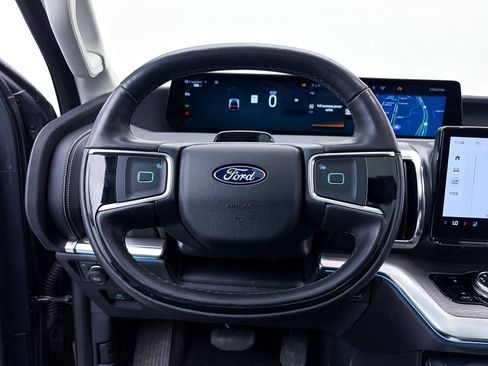 Used 2025 Ford Expedition Max Platinum image 32