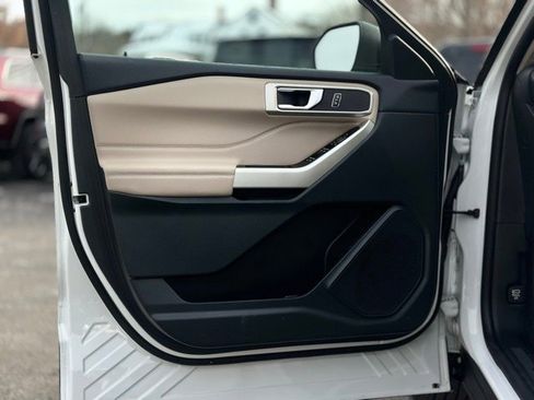 Used 2023 Ford Explorer XLT w/ Equipment Group 202A image 10