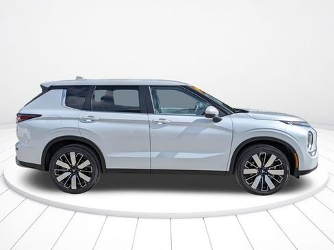 New 2026 Mitsubishi Outlander SE FWD image 3