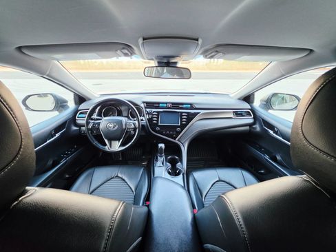 Used 2018 Toyota Camry SE FWD image 13