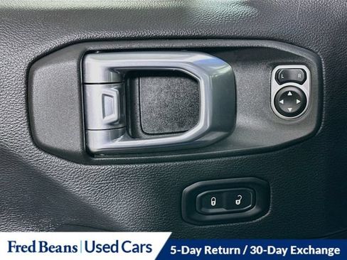 Used 2022 Jeep Wrangler Unlimited Sahara w/ Cold Weather Group AWD/4WD image 24