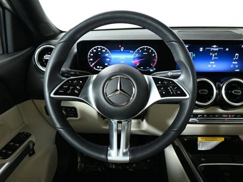 Certified 2025 Mercedes-Benz GLB 250 4MATIC image 16