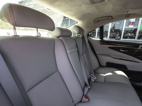 Used 2015 Lexus LS 460 w/ Comfort Package RWD image 29