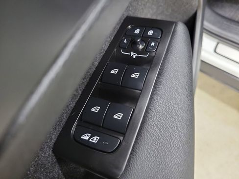 Certified 2021 Volvo XC40 T5 R-Design w/ Advanced Package image 21