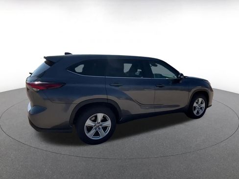 Used 2025 Toyota Highlander LE FWD image 15