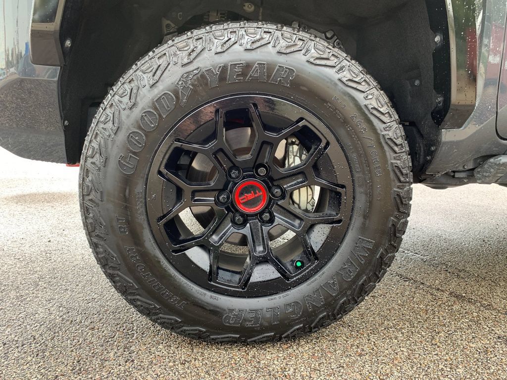 Used 2025 Toyota Tacoma TRD Pro AWD/4WD image 32