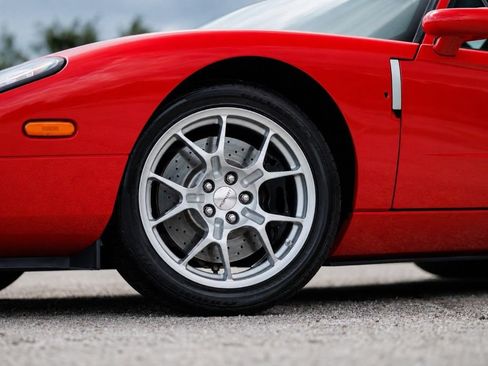 Used 2005 Ford GT RWD image 22