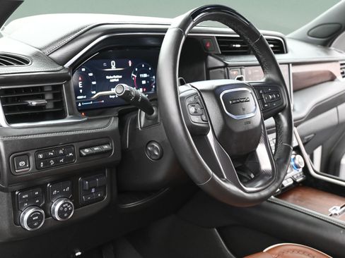 Used 2024 GMC Yukon Denali Ultimate AWD/4WD image 12