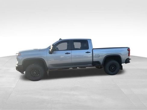 Used 2024 Chevrolet Silverado 2500 ZR2 w/ Technology Package AWD/4WD image 6