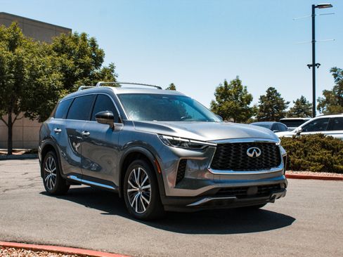 Used 2023 INFINITI QX60 Sensory w/ Vision Package AWD/4WD image 3