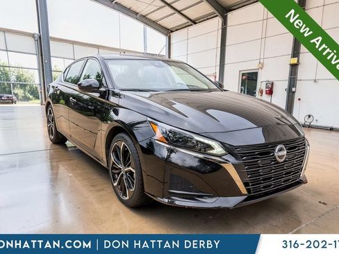 Used 2025 Nissan Altima 2.5 SR FWD image 28