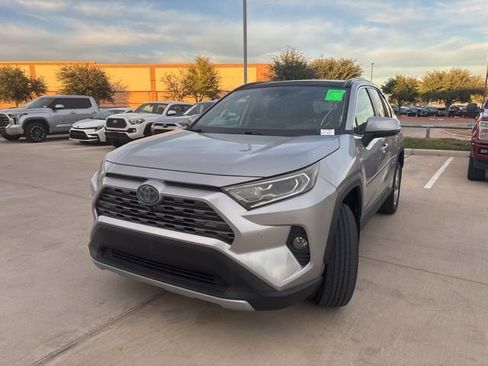 Used 2020 Toyota RAV4 Limited image 6