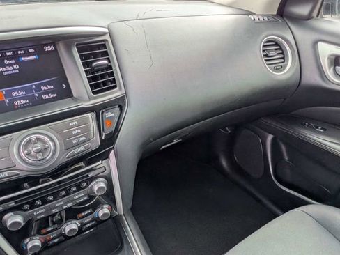 Used 2018 Nissan Pathfinder SV FWD image 17