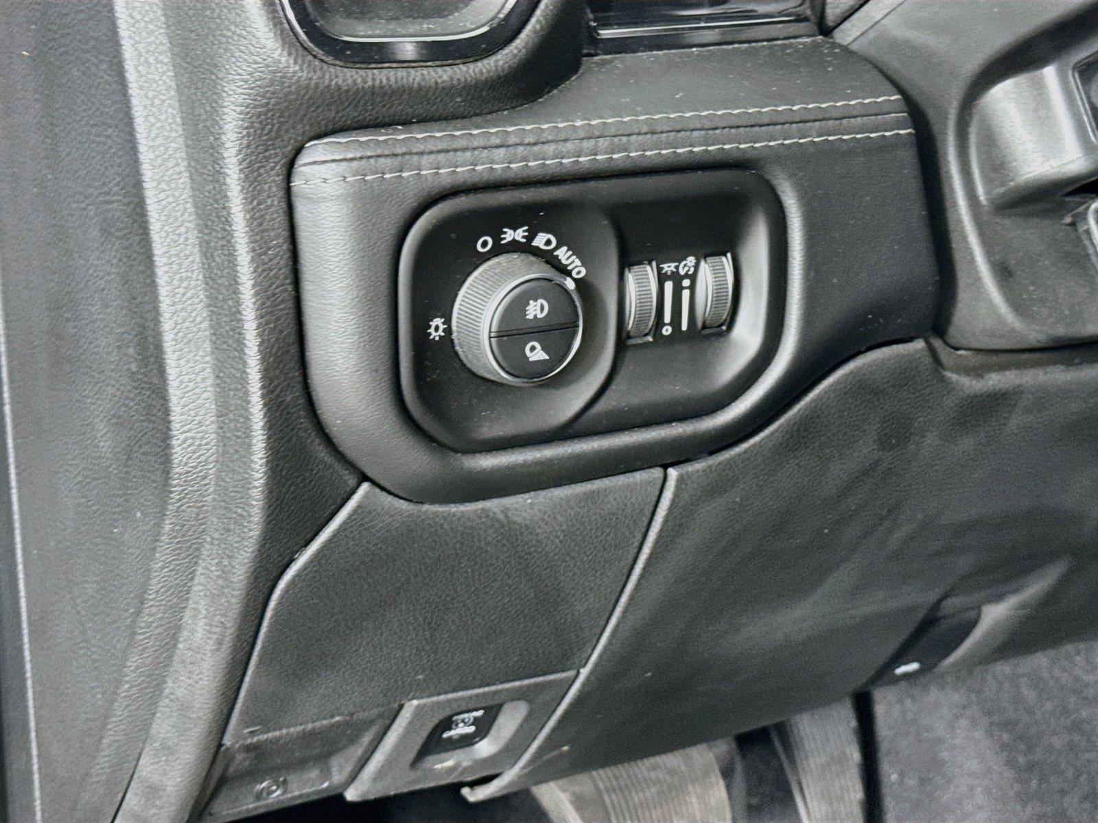 Used 2022 RAM 3500 Limited AWD/4WD image 11