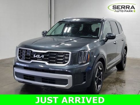 Used 2023 Kia Telluride S w/ S Sunroof Package FWD image 2