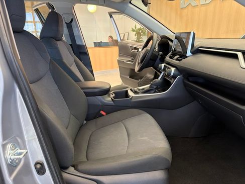 Used 2025 Toyota RAV4 XLE FWD image 35