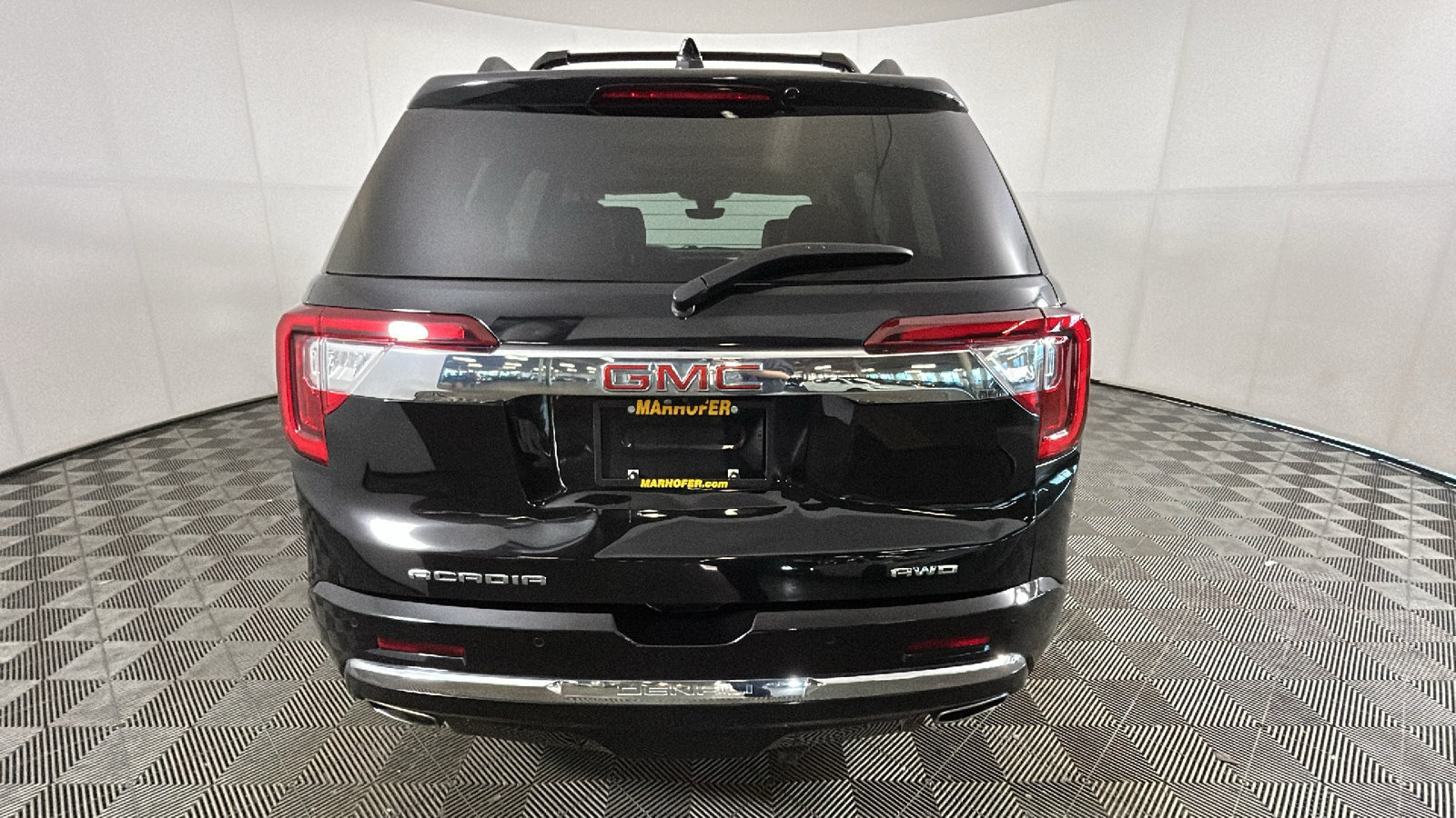 Used 2023 GMC Acadia Denali w/ Black Diamond Edition AWD/4WD image 4