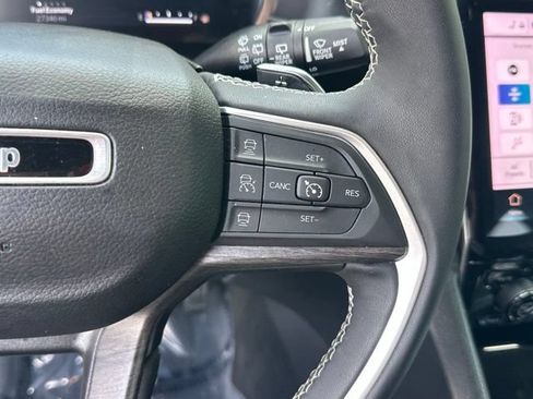 Used 2024 Jeep Grand Cherokee Limited w/ Black Appearance Package AWD/4WD image 6